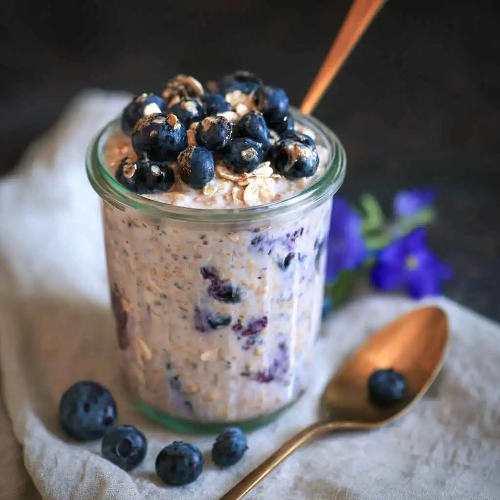 Blueberry overnight oats high protein in mason jar