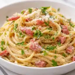 One-Pot Spaghetti Carbonara served in a bowl with creamy sauce and crispy bacon